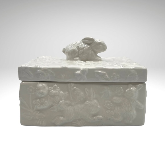 Bunny Rabbit Trinket Box Ducks Chicks Lambs Flowers Global Design Kate Williams - Picture 1 of 16